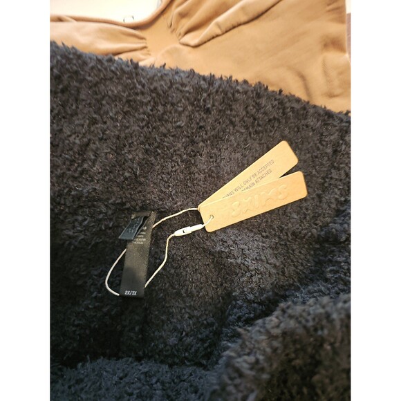 Skims Cozy Knit Fuzzy Pants in ONYX - Picture 6 of 9